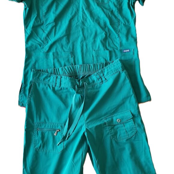 Scrub Set for Women - Curved V-Neck Scrub Top & Tapered Drawstring - Picture 2 of 5